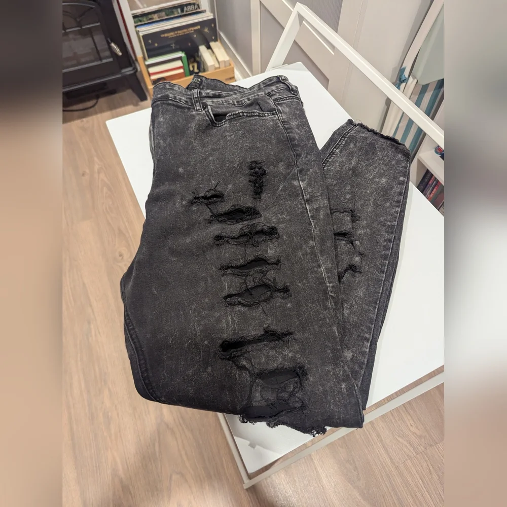 Forever 21 + Ripped Jeans - Picture 2 of 4